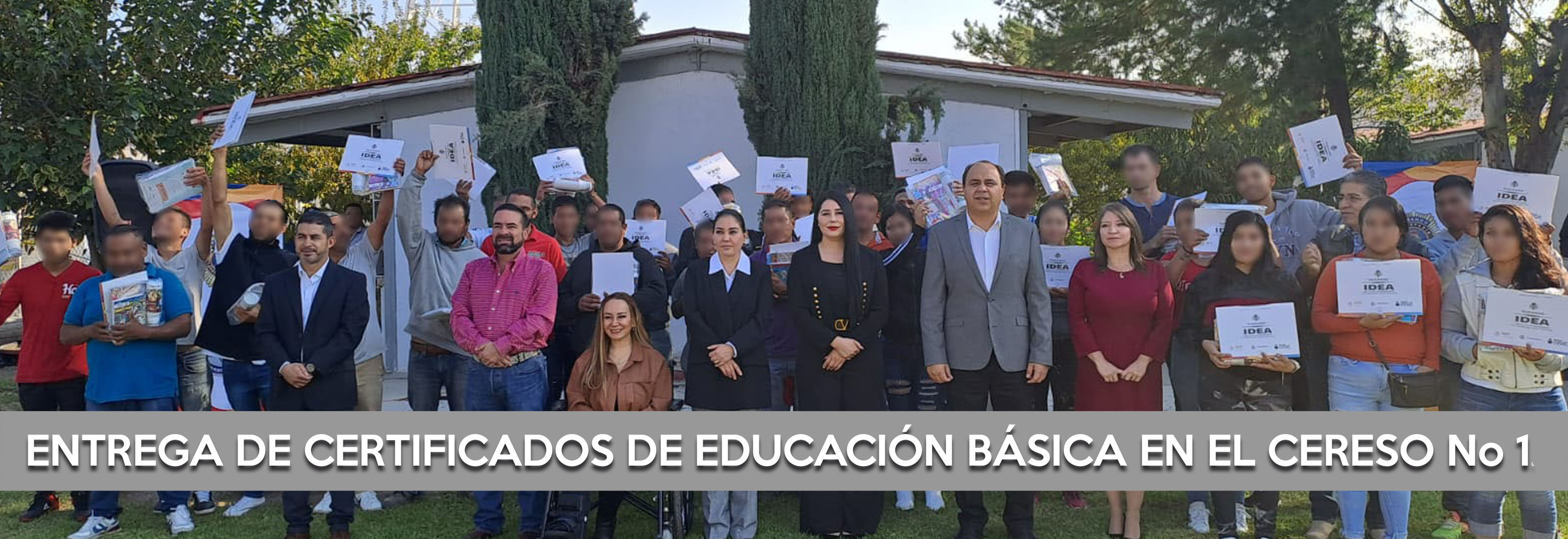 Entrega de certificados de educación básica en el CERESO no. 1